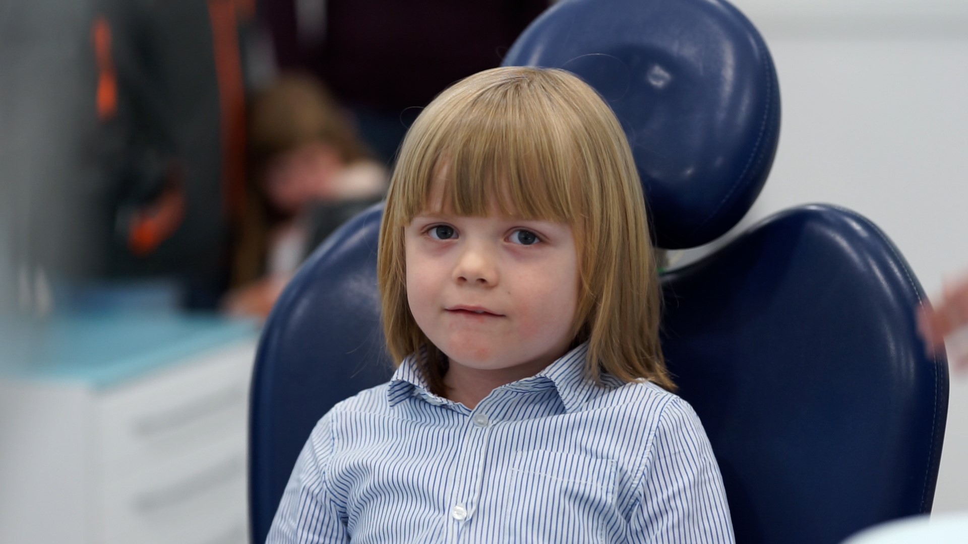 Dijete razbilo zub - dječak kod stomatologa